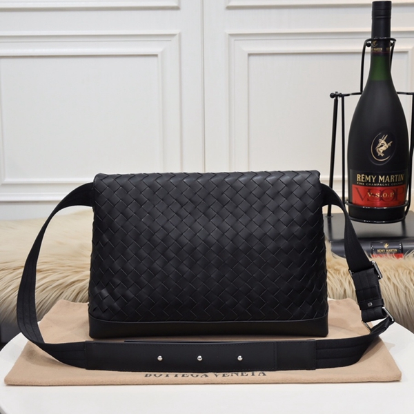 ボッテガヴェネタバッグ背面デザイン